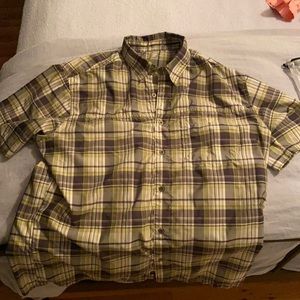 Men’s medium Kuhl synthetic collared button shirt